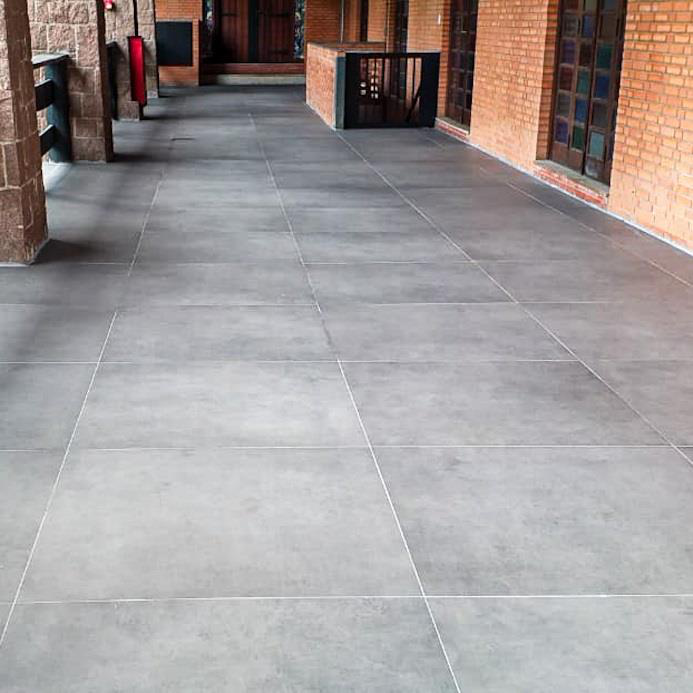 Piso externo em porcelanato